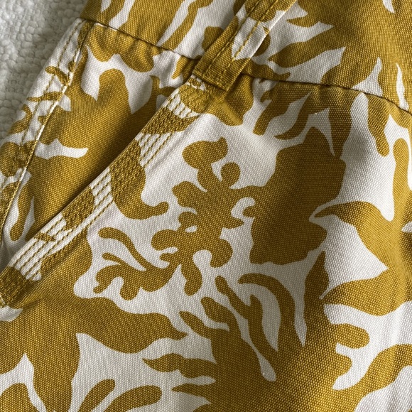 J. Crew City Fit White and Mustard Yellow Pattern Shorts. Size 6 - Picture 4 of 8